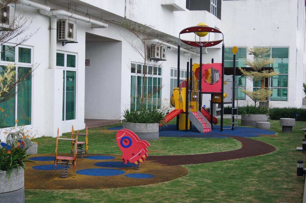 ทวิน แกแล็กซี สวีท บาย ไอโคนิค บลิส Hotel ยะโฮร์บาห์รู ภายนอก รูปภาพ